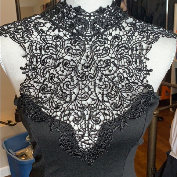 Gorgeous lulus dress with lace neckline size small - Picture 1 of 7